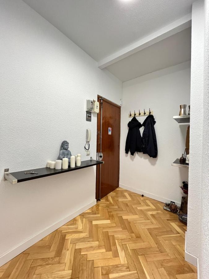 Izq Habitación en casa particular Madrid