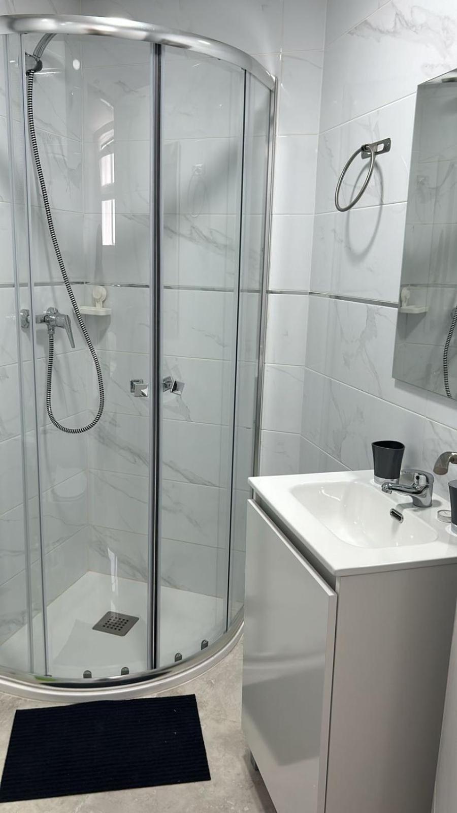 Doble O Compartida Con Bano Privado En El Centro De Habitación en casa particular
