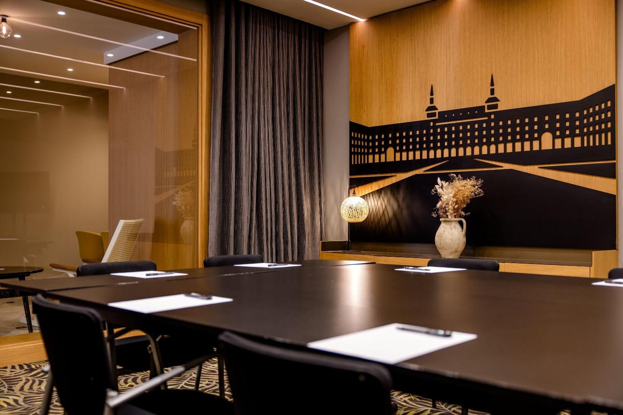 One Plaza De España Hotel 4*