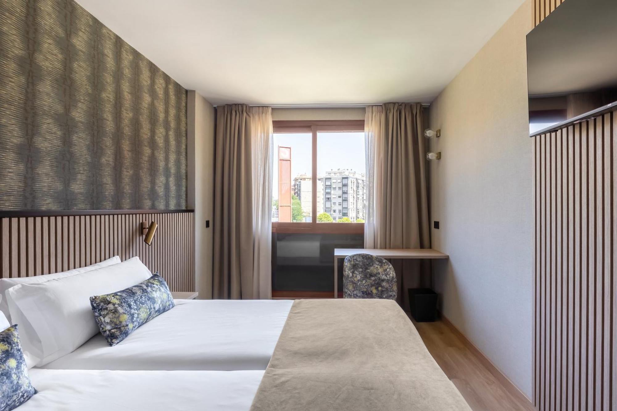 - Pirámides, An Ihg Madrid