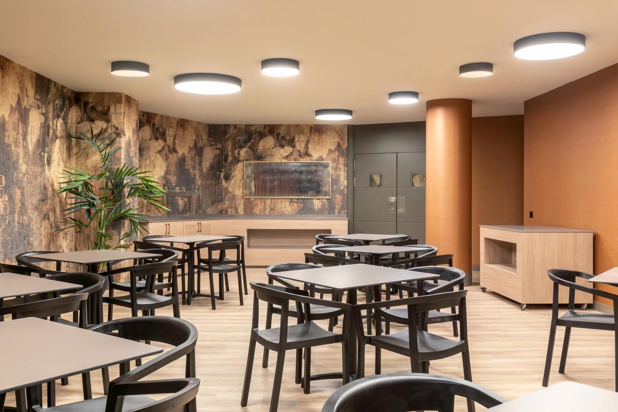 - Pirámides, An Ihg 3* Madrid