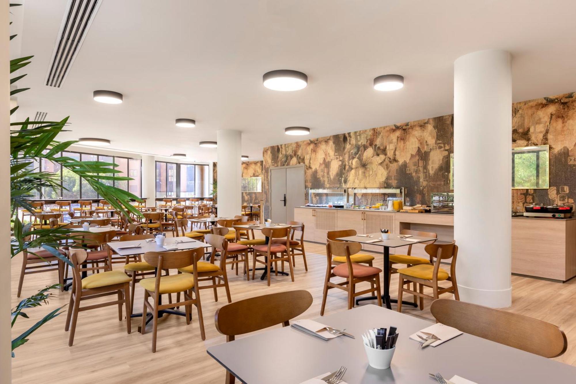 - Pirámides, An Ihg 3* Madrid