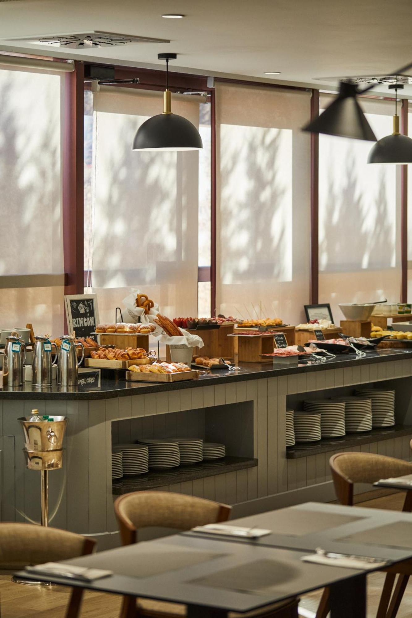 Hotel Silken Puerta 4*