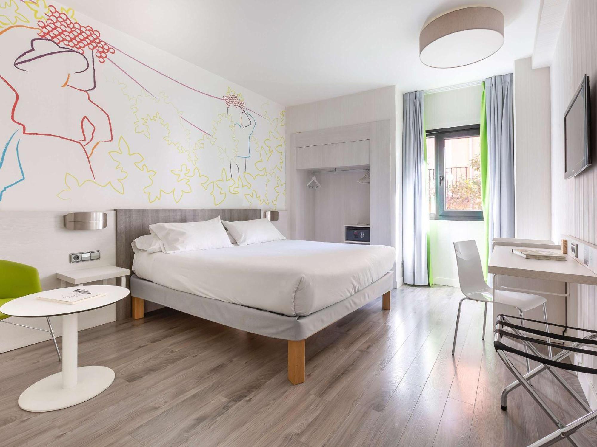 Ibis Styles Prado 3*