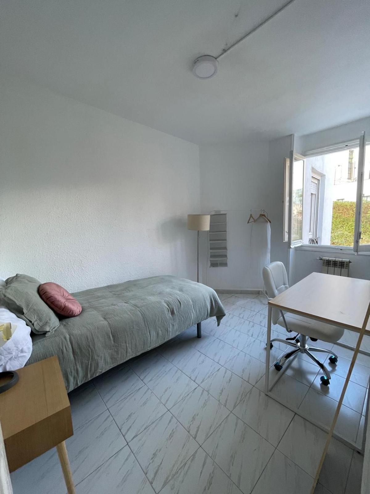 First Stop- Lope De Vega's Dream Coliving Pensión *