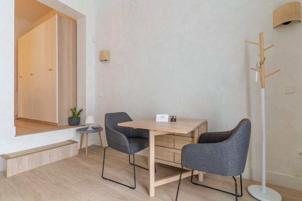 Modern Cozy With Yard - 1bd 1bath - Metro Tetuan * Madrid