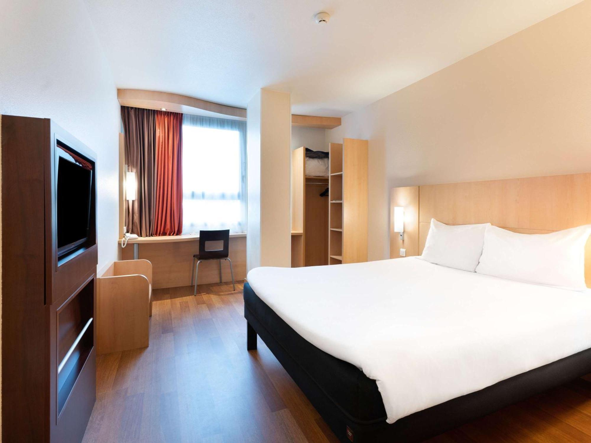 Ibis Centro Ventas 2*