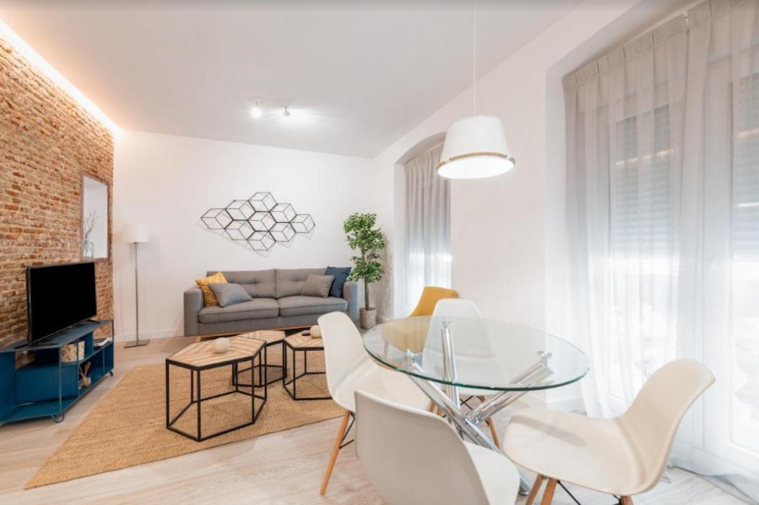 Bright And Modern- 2 Bedrooms 1bathroom- Mintystay - Bocangel Apartment
