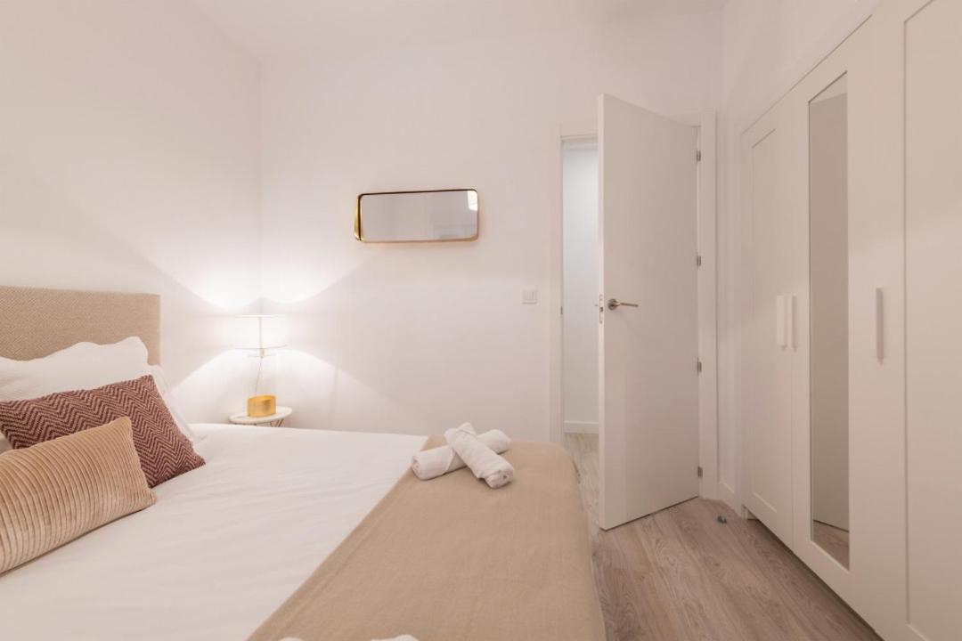 Bright And Modern- 2 Bedrooms 1bathroom- Mintystay - Bocangel Apartment *