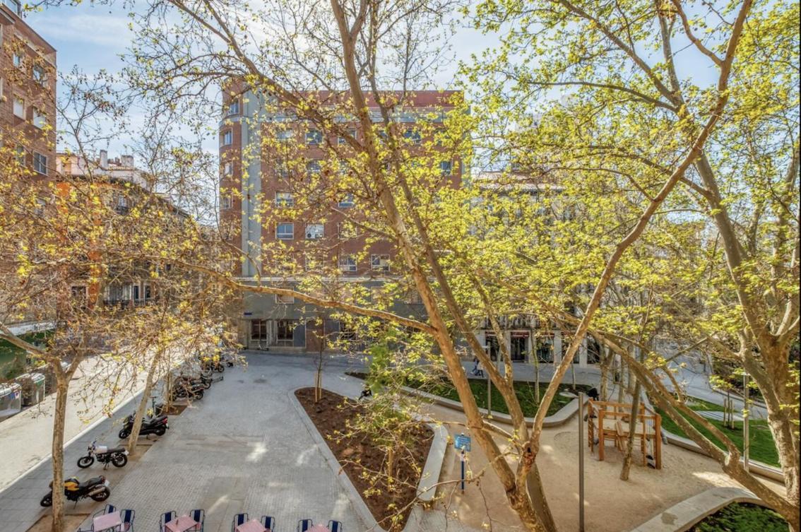2 Bedrooms 2 Bathrooms Furnished - Plaza De España - Modern - Mintystay *
