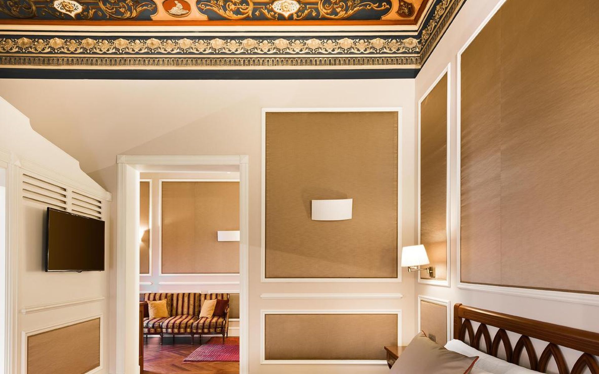 Catalonia Cortes Hotel