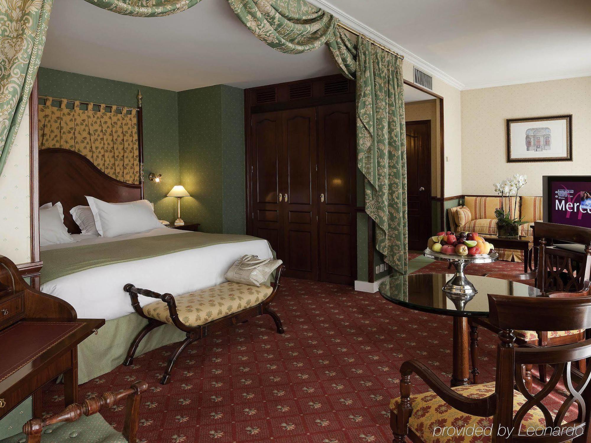 One Plaza De España Hotel 4*