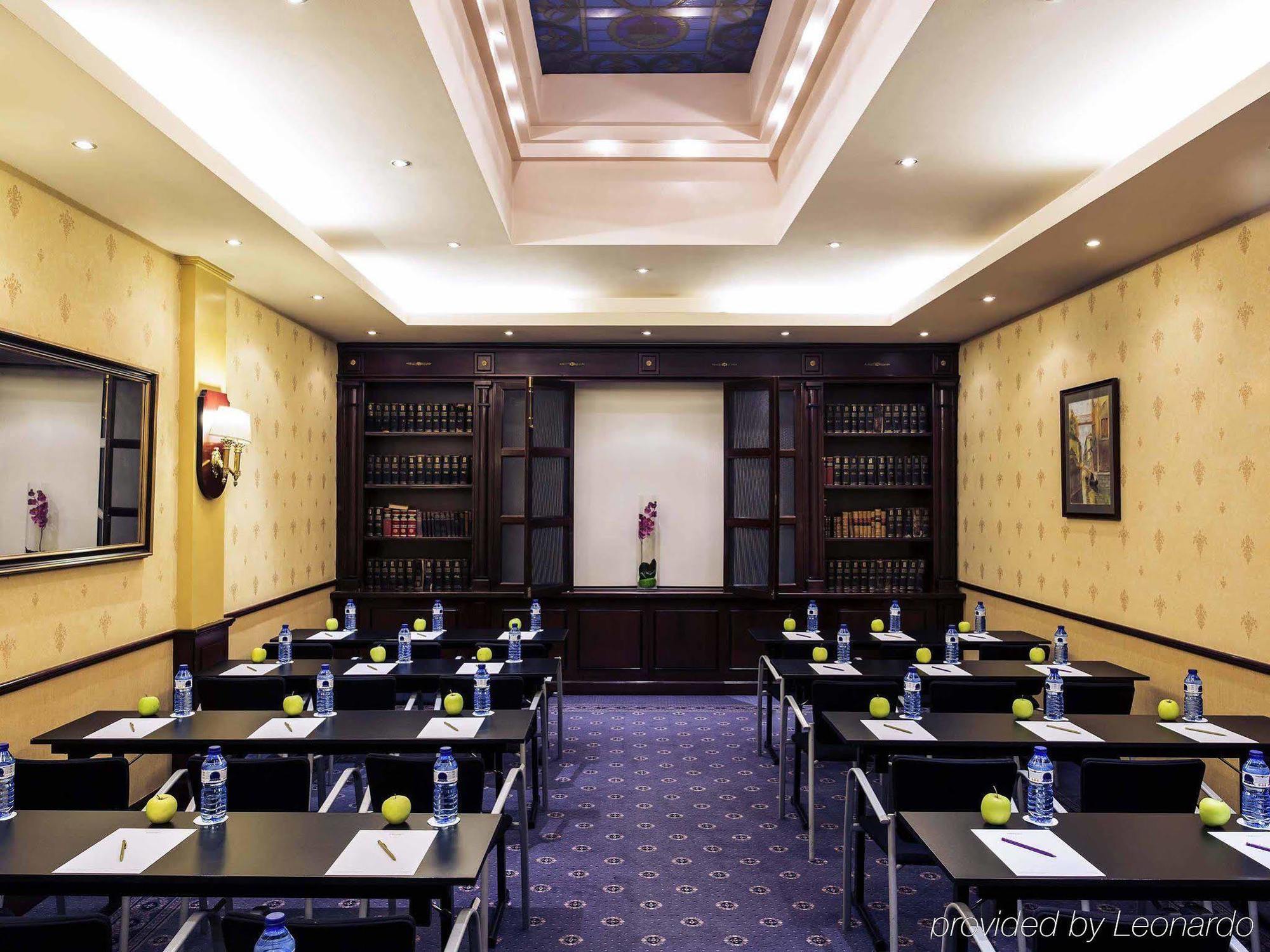 One Plaza De España Hotel 4*