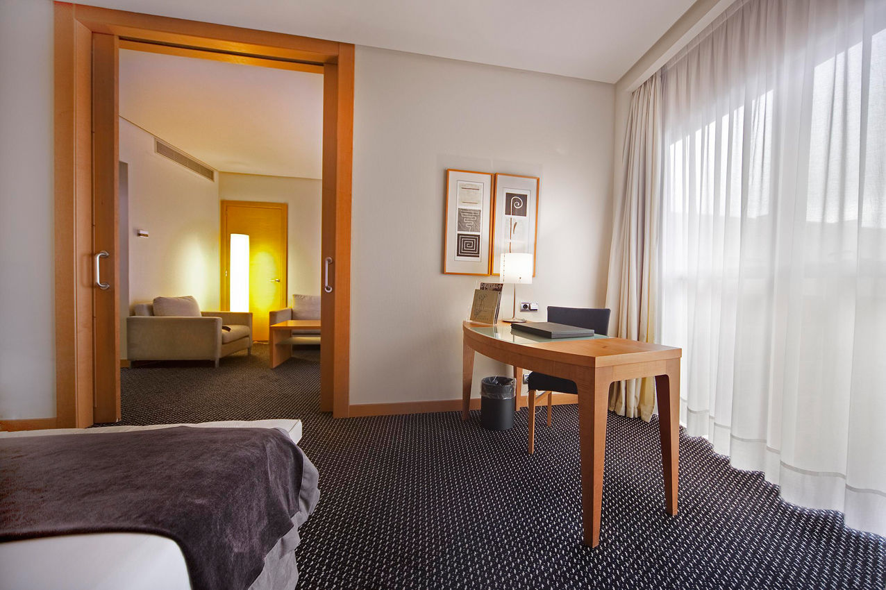 Hotel Silken Puerta 4*