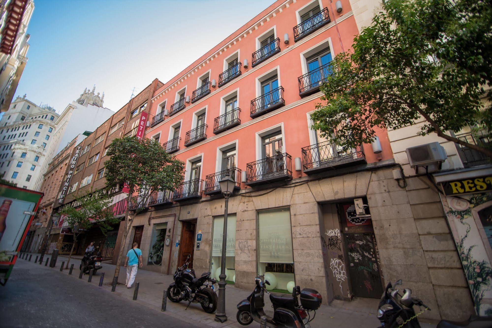 Hotel Petit Palace Tres Cruces 3*
