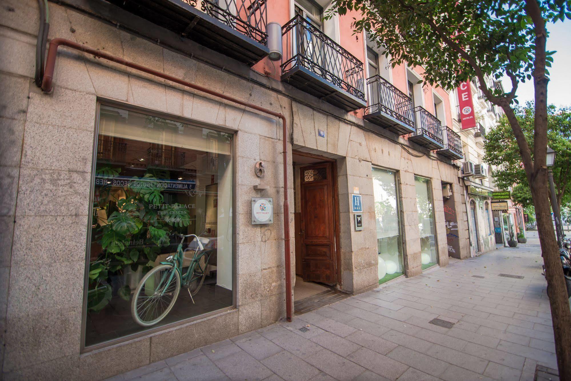 Hotel Petit Palace Tres Cruces 3*