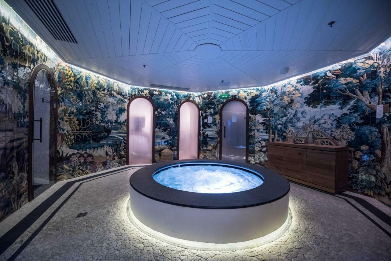 Hotel Bless - The Leading Of The World