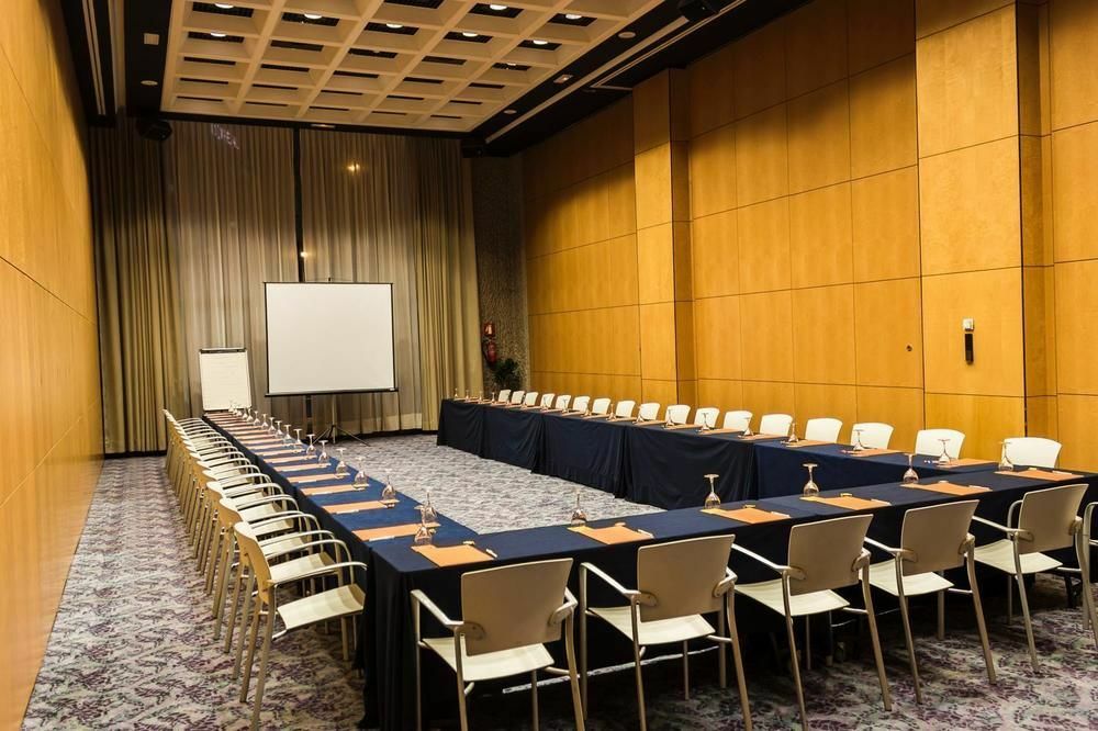 Hotel Silken Puerta 4*