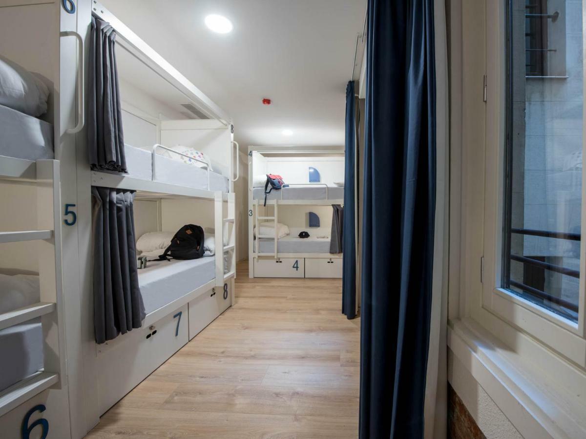 Bluesock Hostal *