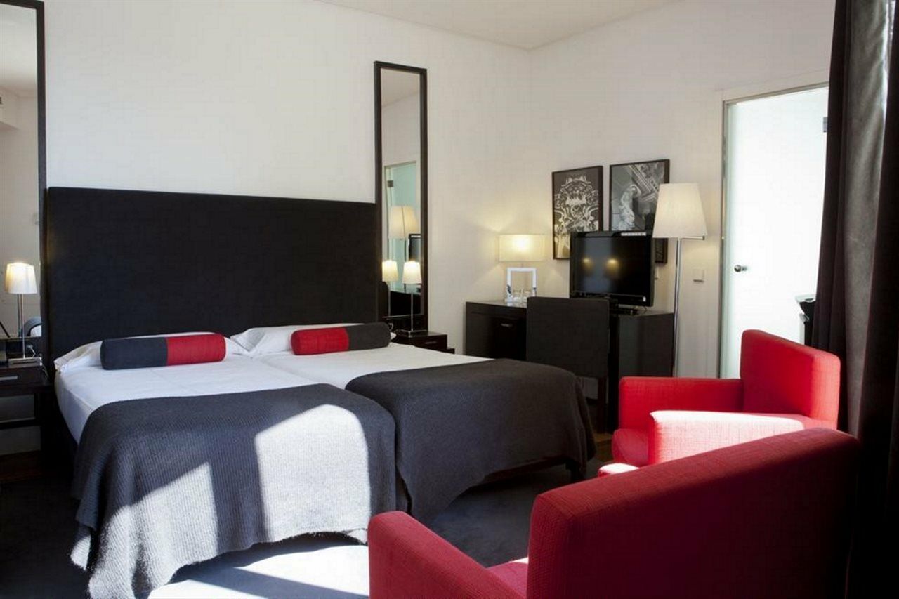 Hotel Quatro Puerta Del Sol 4*