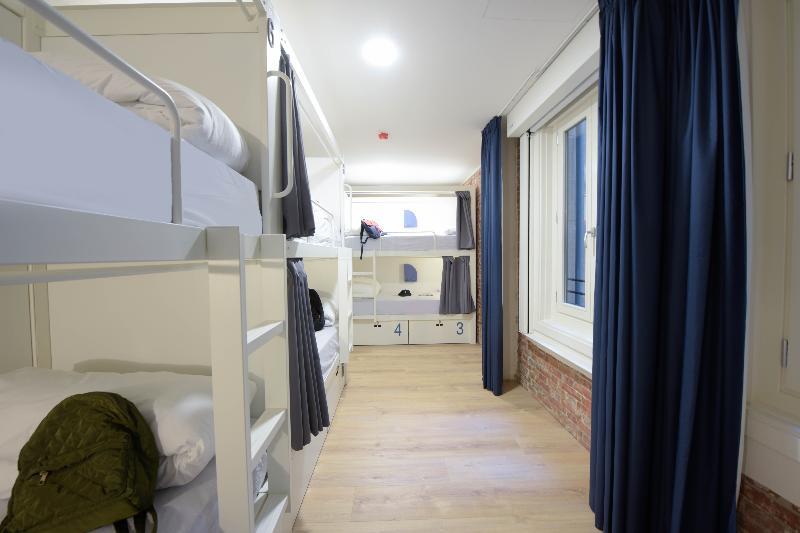 Hostal Bluesock