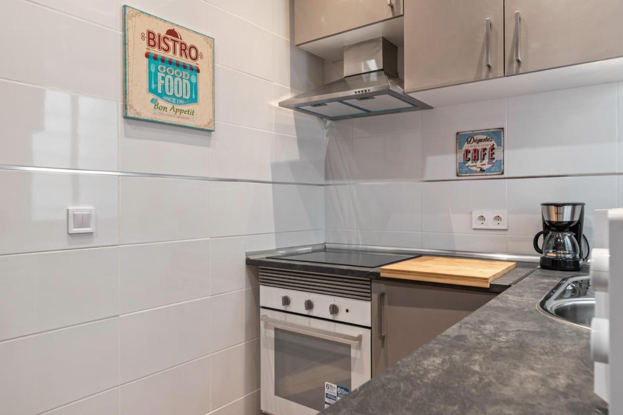 Contemporary Flat With 1-bedroom In Apartamento