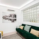 Noviciado Apartment by Rentalis