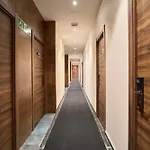 Menoir Dorsett Madrid Usera