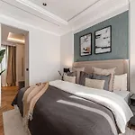 Royal Crest Apartments Deluxe