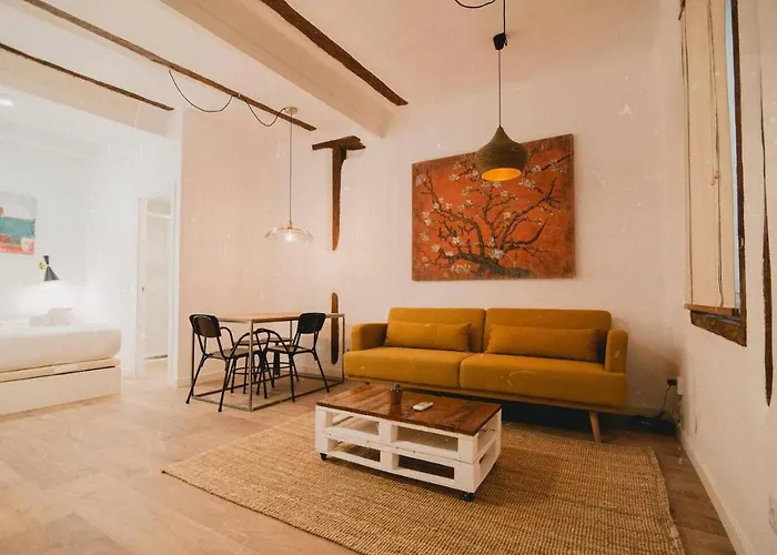 Charming Design Apartment Reina Sofia