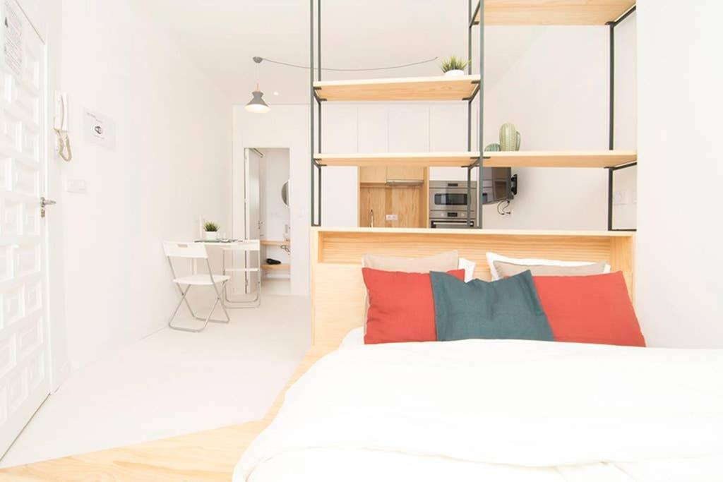 Loft De Diseño En Pleno Centro De Madrid, Calle Torrecilla Del Leal, By Batuecas