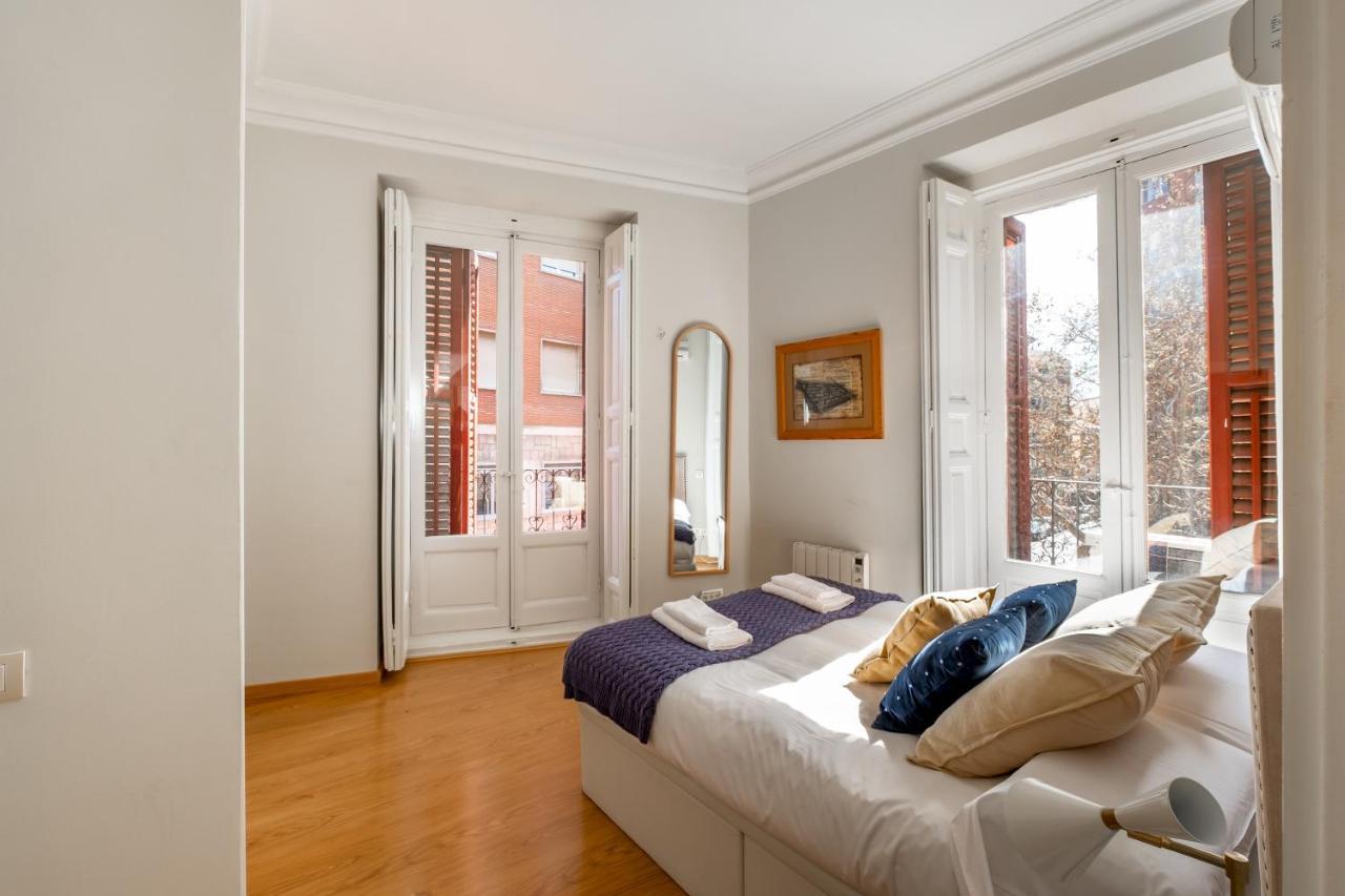 2 Bedrooms 2 Bathrooms Furnished - Plaza De España - Modern - Mintystay * Madrid