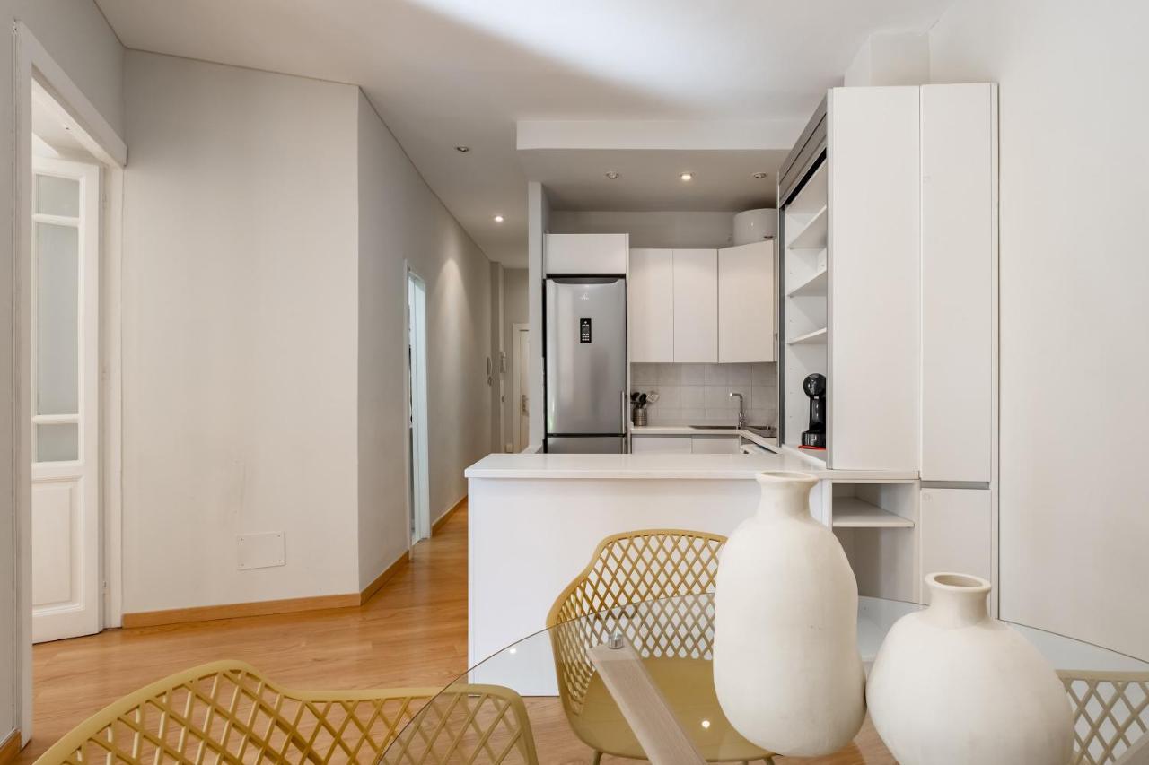 2 Bedrooms 2 Bathrooms Furnished - Plaza De España - Modern - Mintystay *
