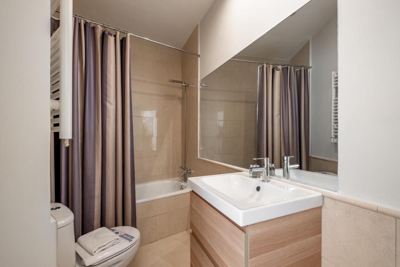 2 Bedrooms 2 Bathrooms Furnished - Plaza De España - Modern - Mintystay * Madrid