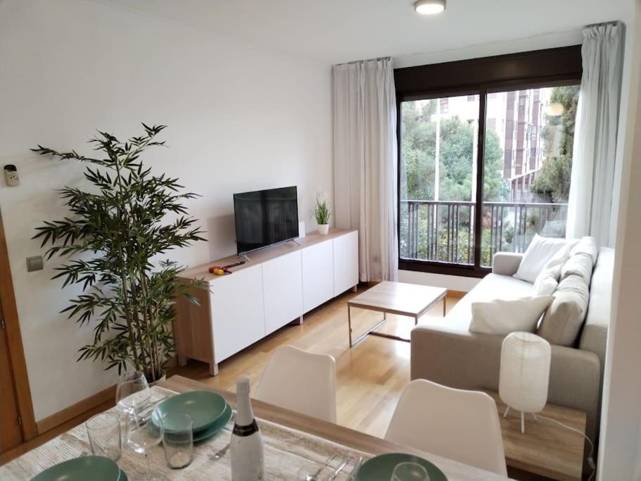 Apartamento Amplio, Luminoso Y Confortable. *