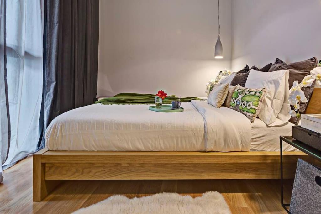Spacious Luxury 1br In Centro! S.an Madrid