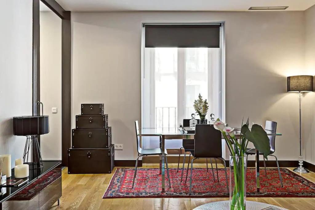 Spacious Luxury 1br In Centro! S.an * Madrid