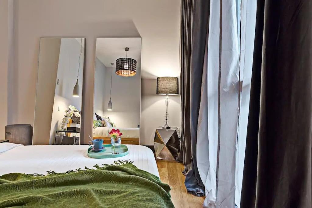 Apartamento Spacious Luxury 1br In Centro! S.an Madrid