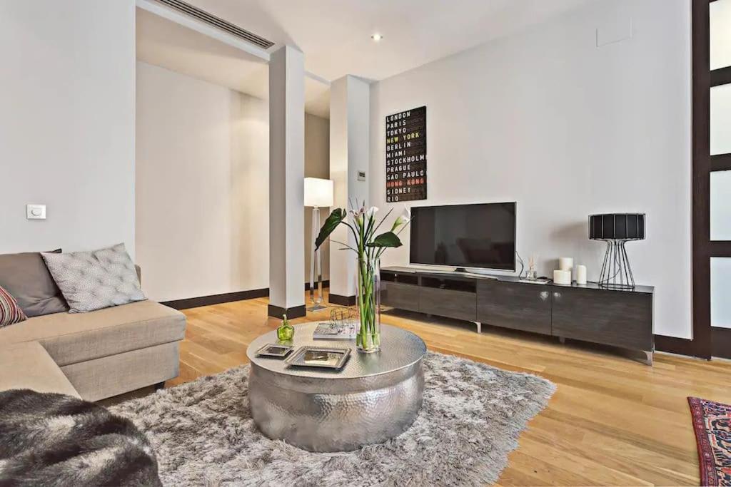 Spacious Luxury 1br In Centro! S.an Apartamento Madrid