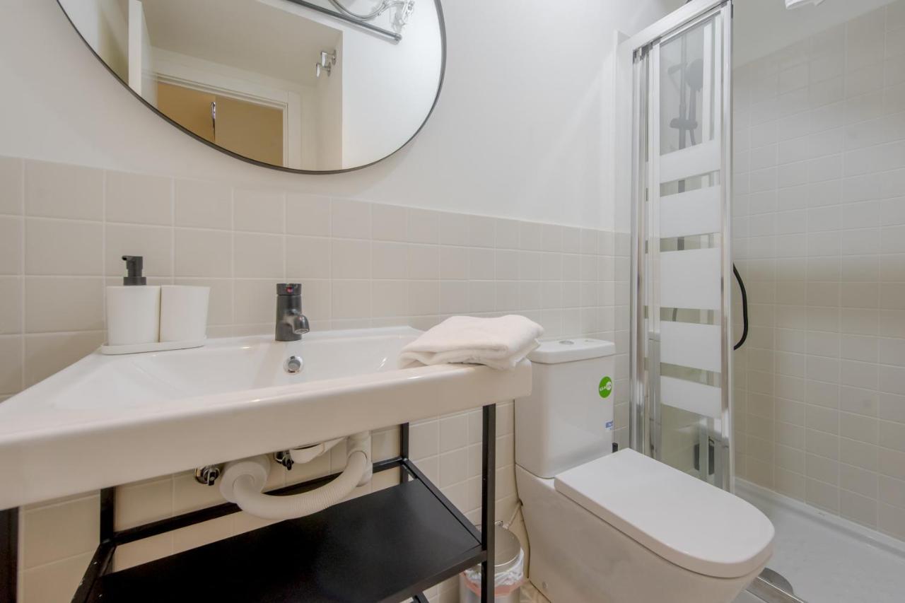 Modern Apt & Cool Interior Design En El Retiro * Madrid