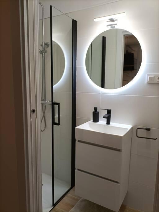 Nuevo Y En El Centro De Apartamento Madrid