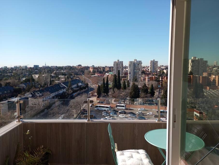 Luxury Renovated With Terrace In Apartment