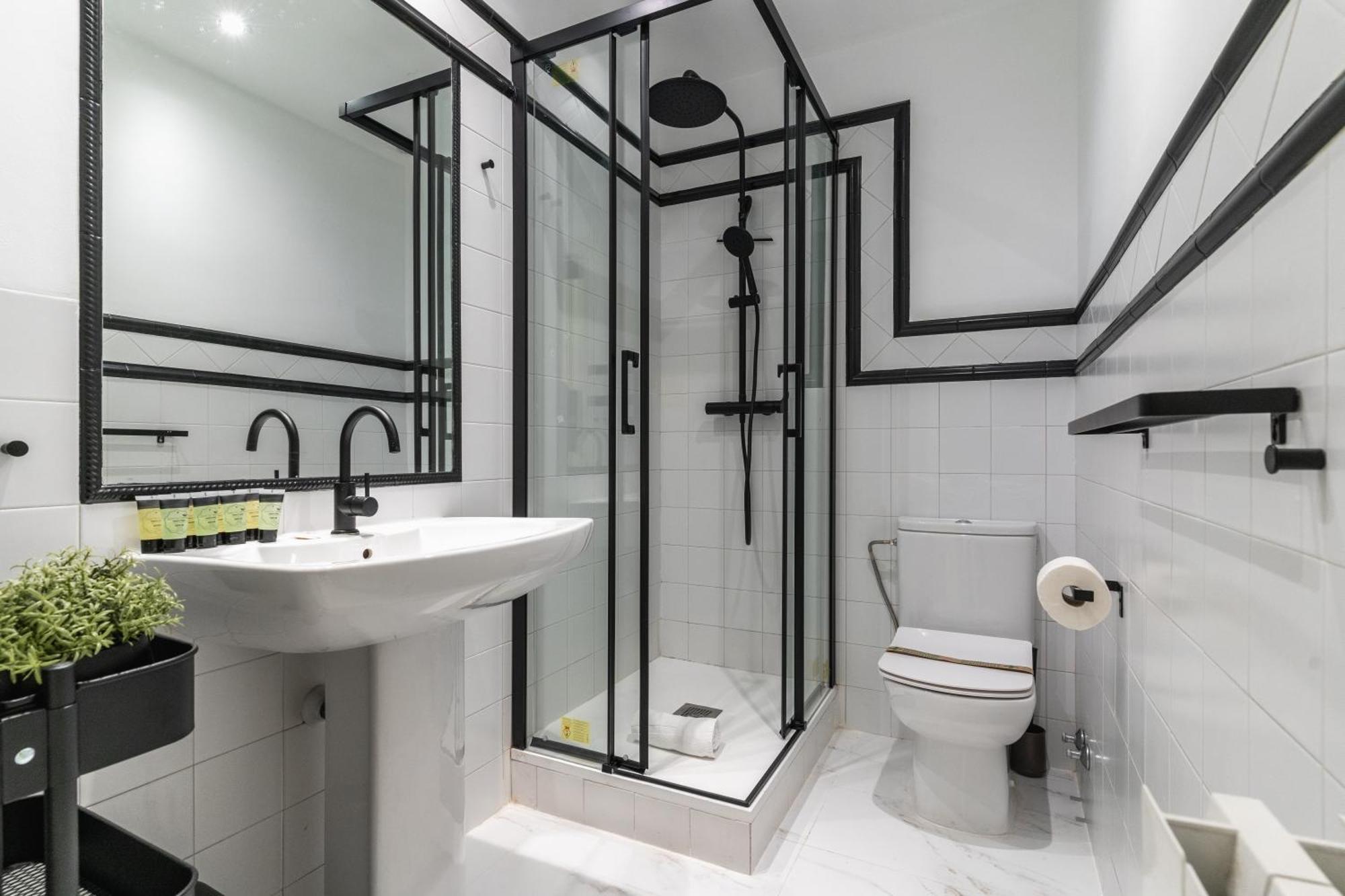 Spacious Modern-3bedrooms 2bathrooms-plaza Mayor * Madrid