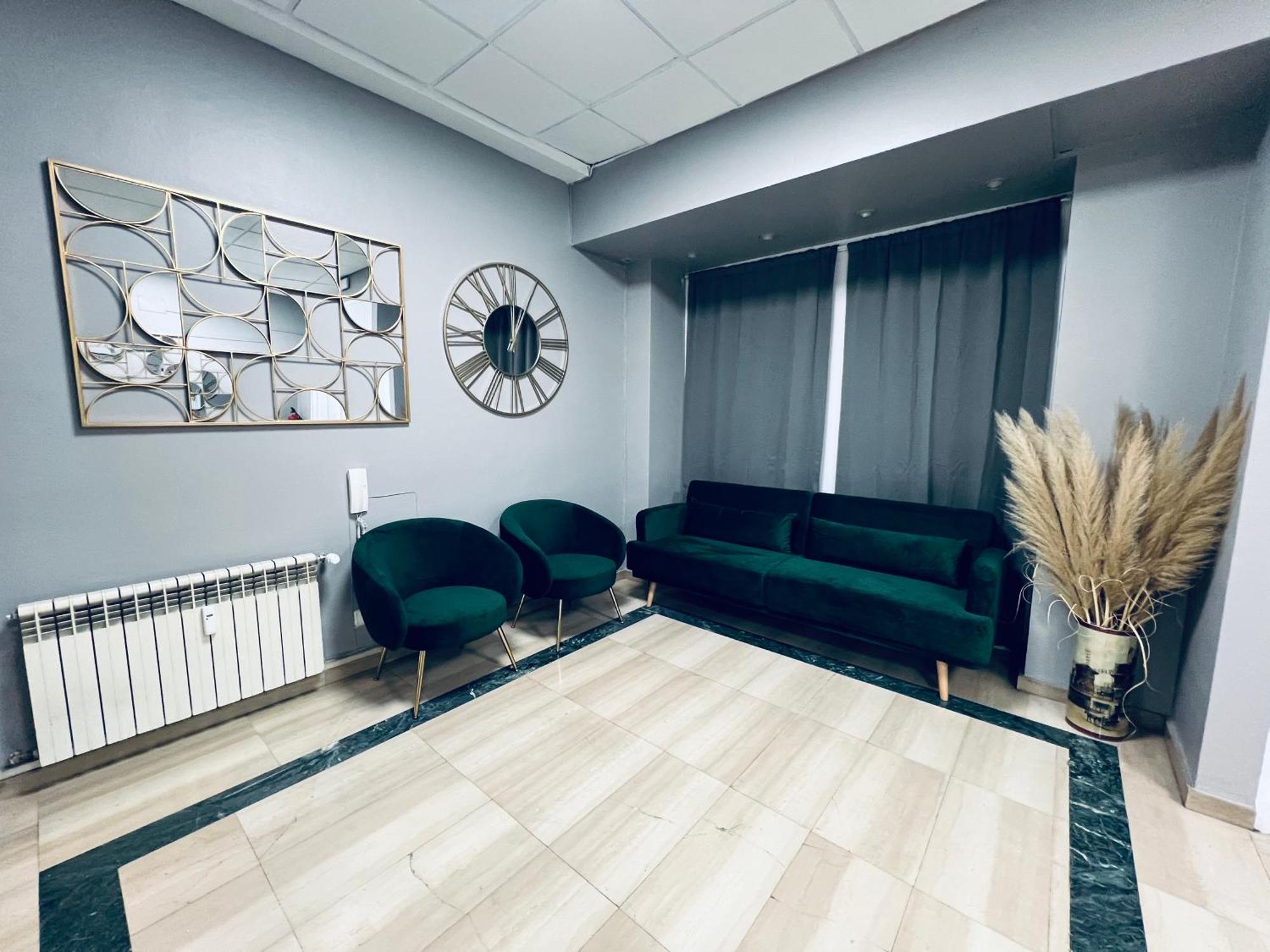 Hostal 165 *