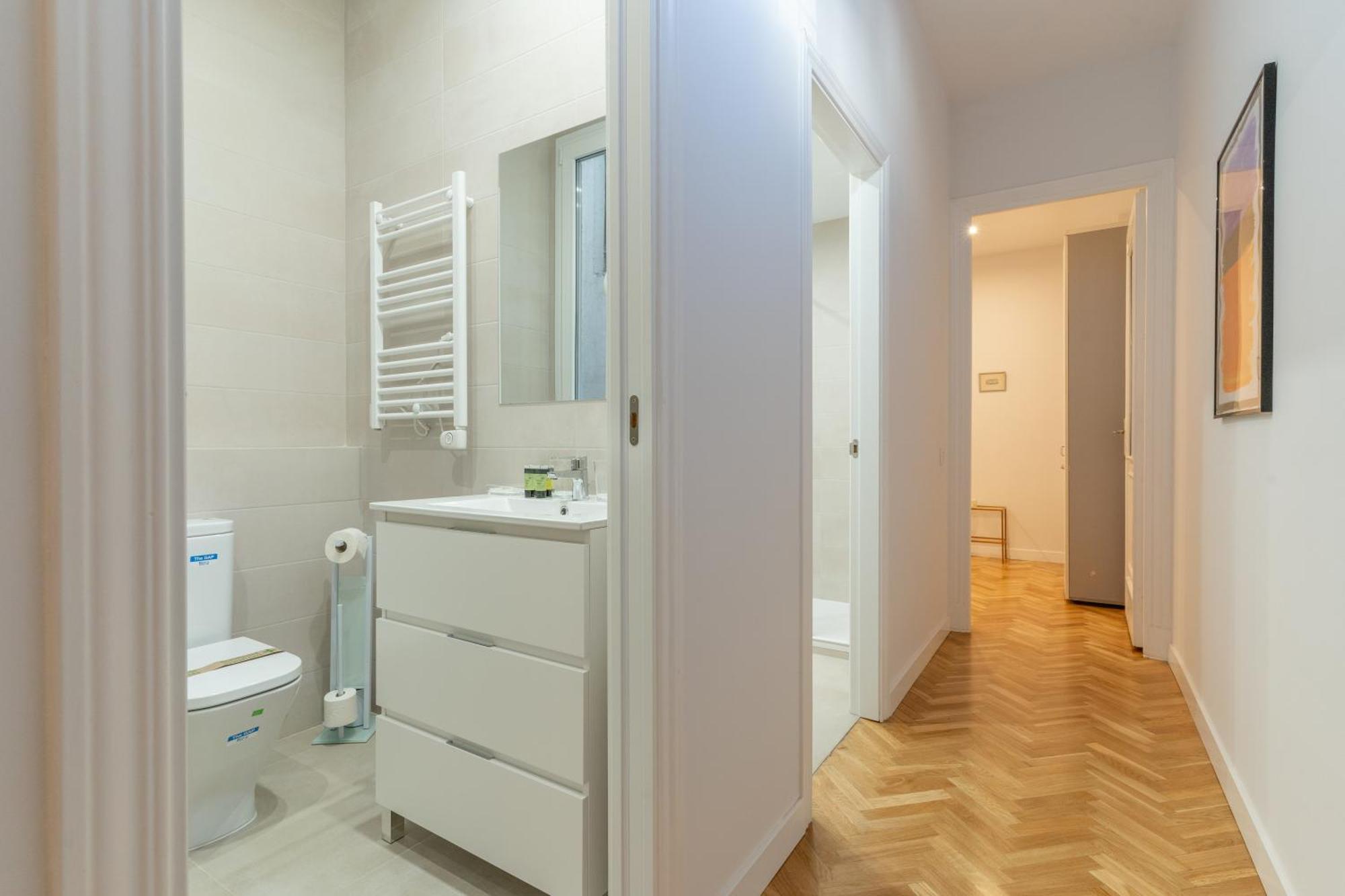Apartment Spacious Central-3bedrooms 3bathrooms-sol