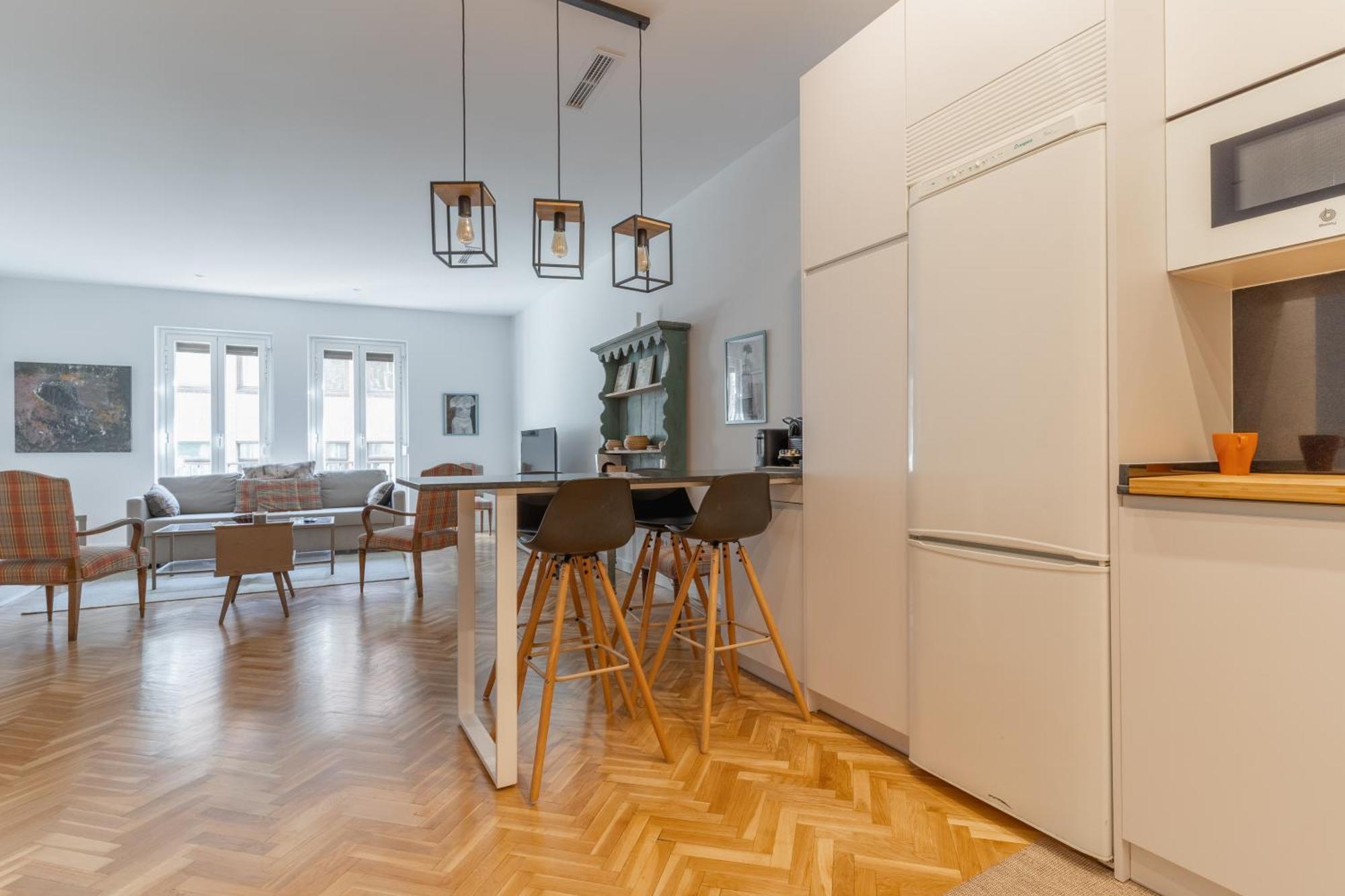 Apartment Spacious Central-3bedrooms 3bathrooms-sol