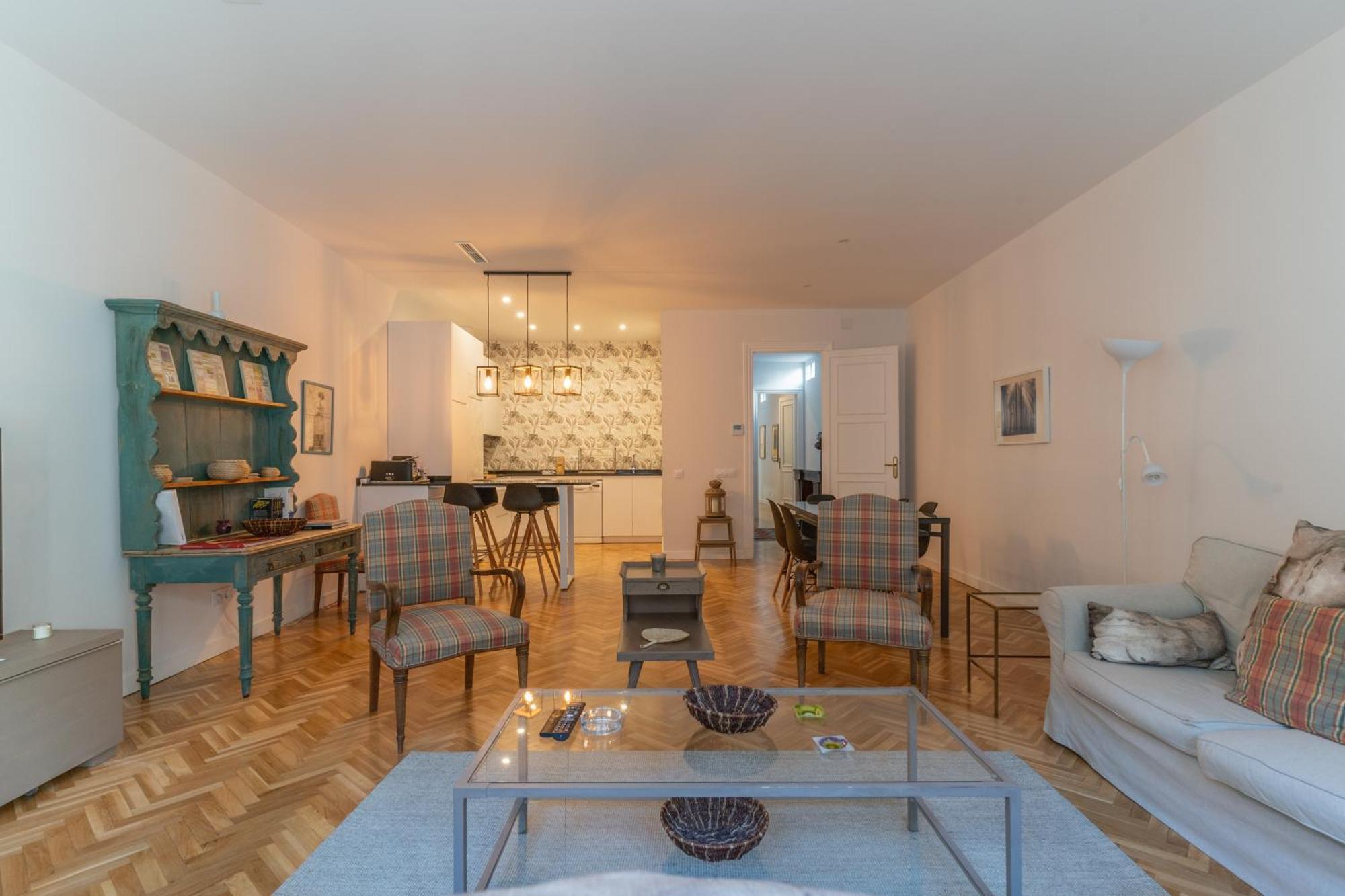 Apartment Spacious Central-3bedrooms 3bathrooms-sol