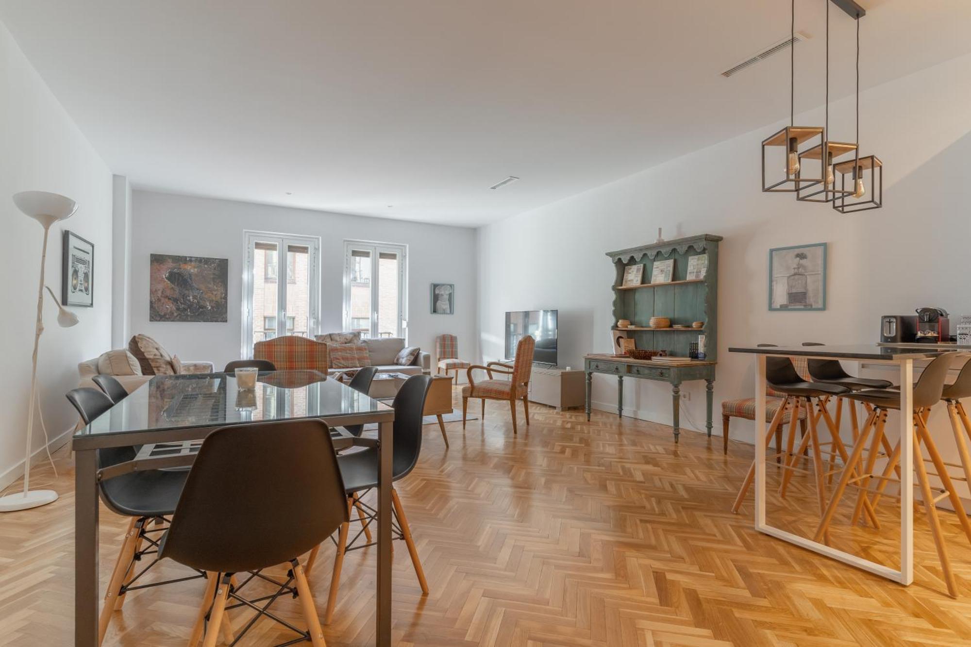 Spacious Central-3bedrooms 3bathrooms-sol