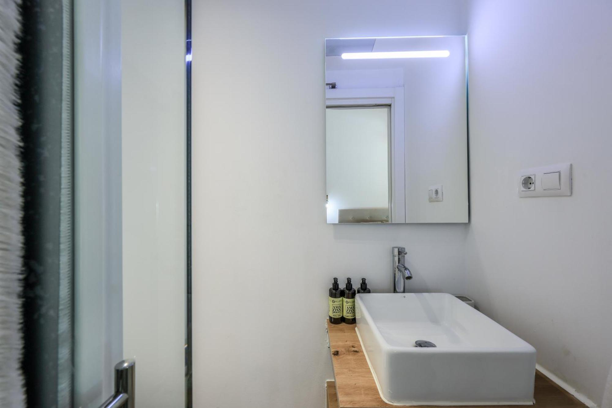 Puerta Del Sol Economico Apartment Madrid