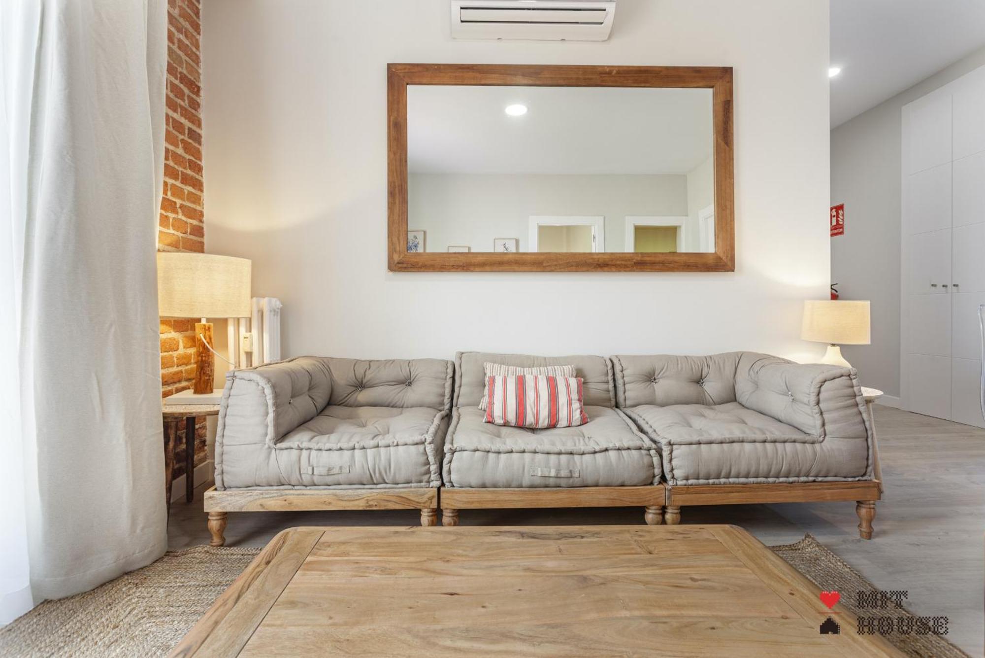 Mit House Latina En Apartamento